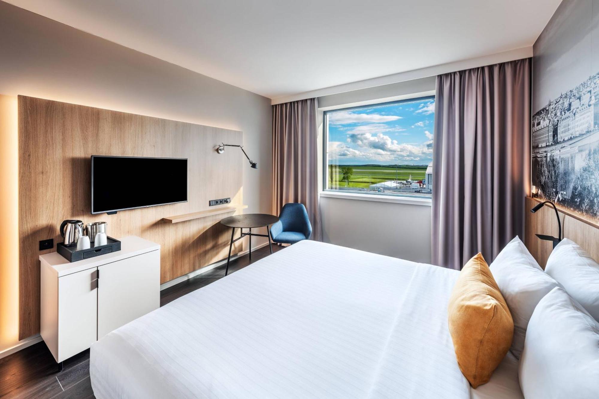 Otel Courtyard By Marriott Airport